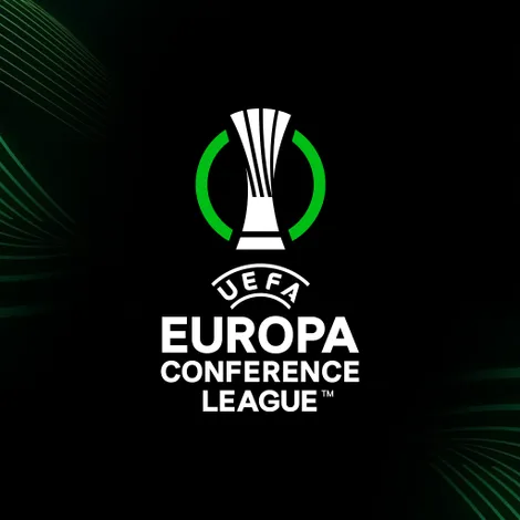 Pantalla múltiple mostrando canales deportivos, películas y series en dispositivos Smart TV, móvil y PC con listas IPTV España de alta calidad y transmisión fluida.